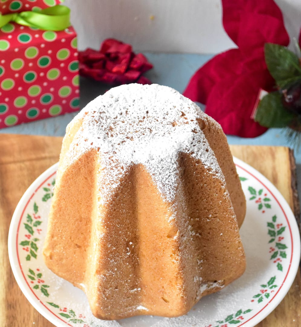 Pandoro Italian Christmas Cake