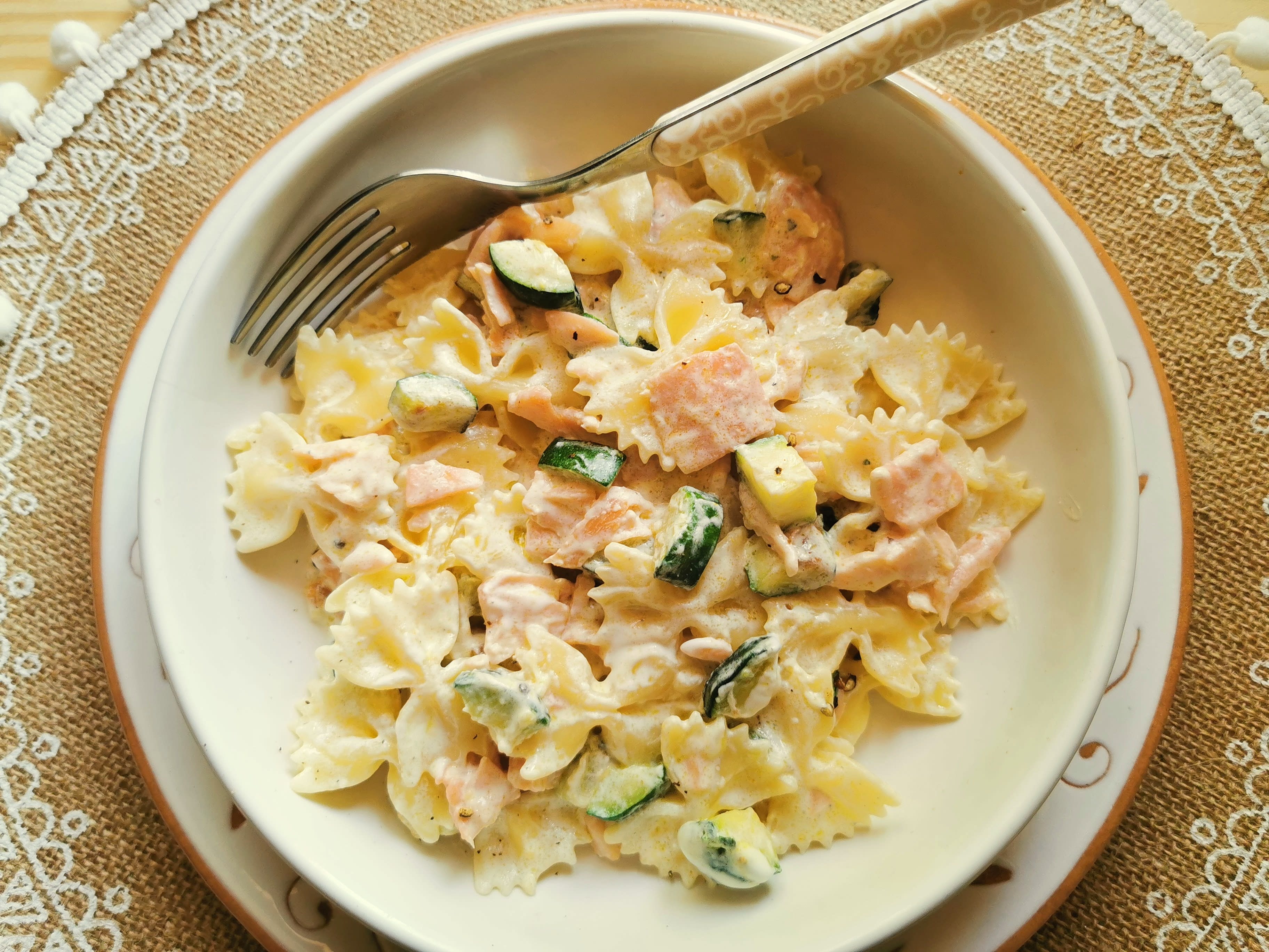 Farfalle pasta with smoked salmon & zucchini – The Pasta Project
