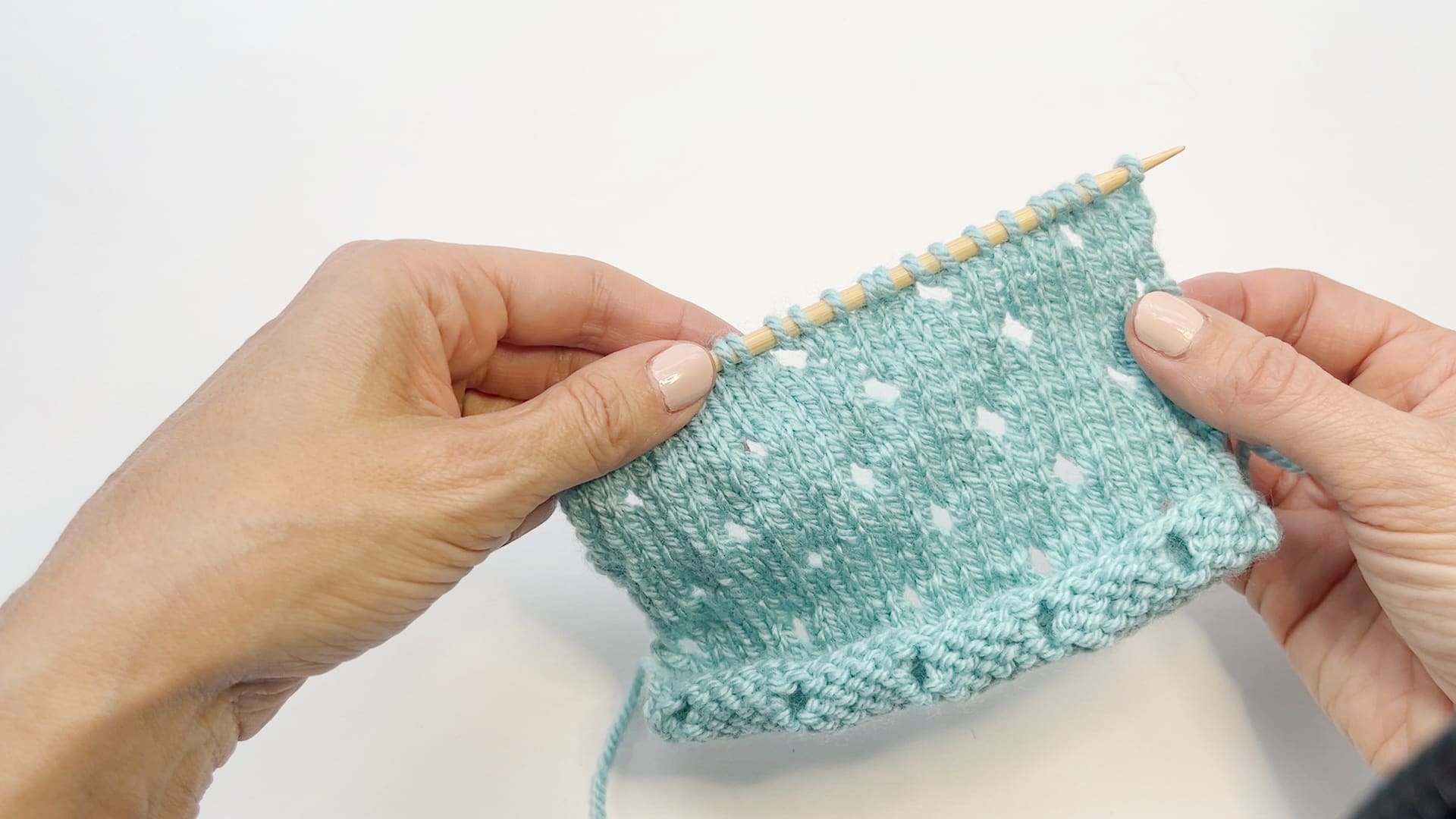 Basic Eyelet Stitch Knitting Pattern: Easy How To for Beginners - Little  Red Window