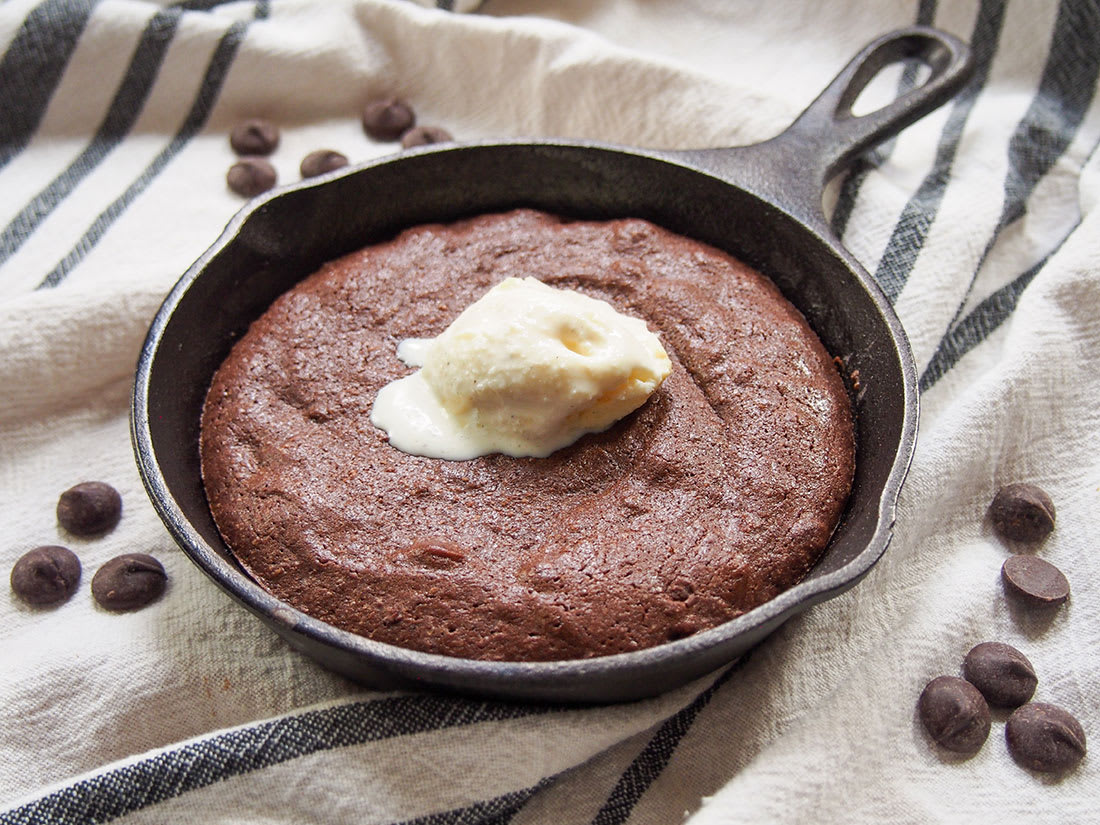 Cast Iron Skillet Brownie Baking Gift Set,Incl Mini Cast Iron Pan and  Chocolate Brownie Mix, 1 EACH - Ralphs