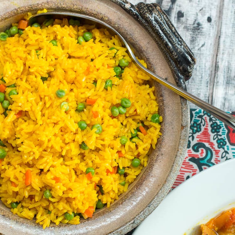 How to Make Spanish Yellow Rice in a Rice Cooker - FoodieZoolee