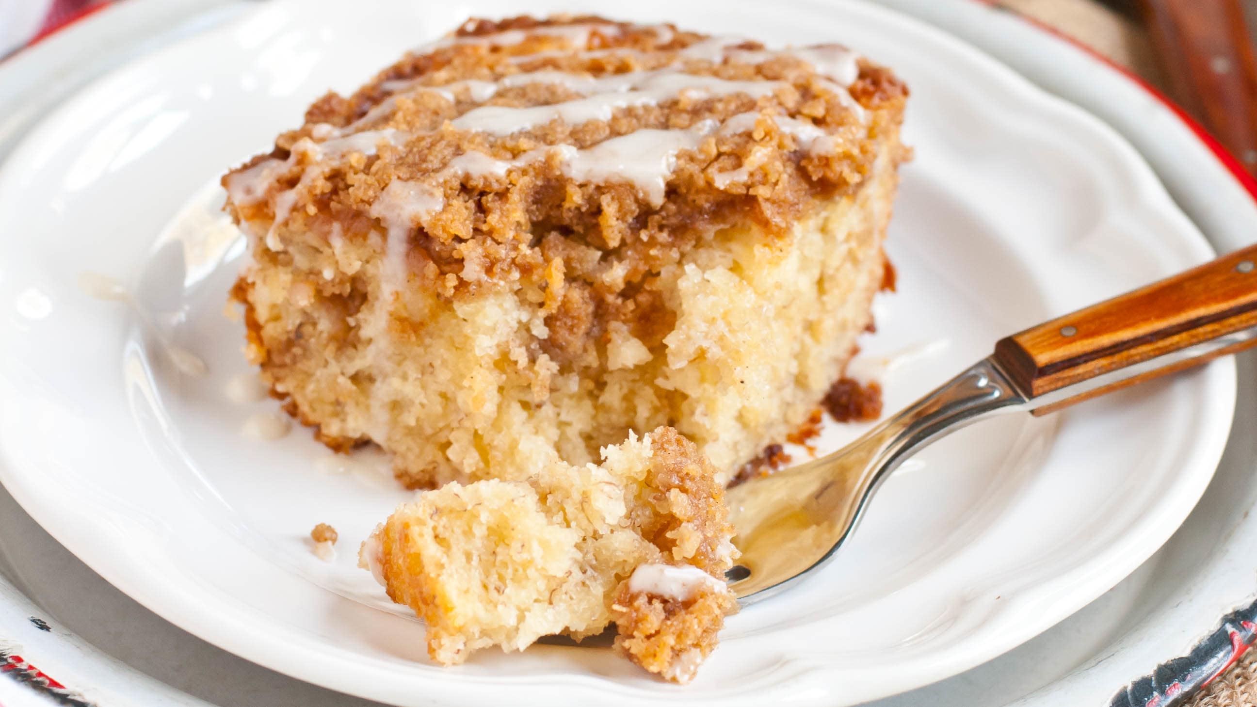 Banana Streusel Coffee Cake - Pallet and Pantry