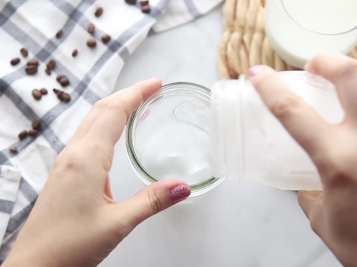 How to Make an Iced Café Latte at Home with NESCAFÉ GOLD 