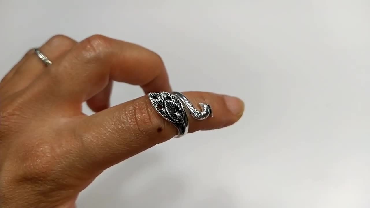 How to use a crochet yarn tension ring!!💖💍 Stick around until