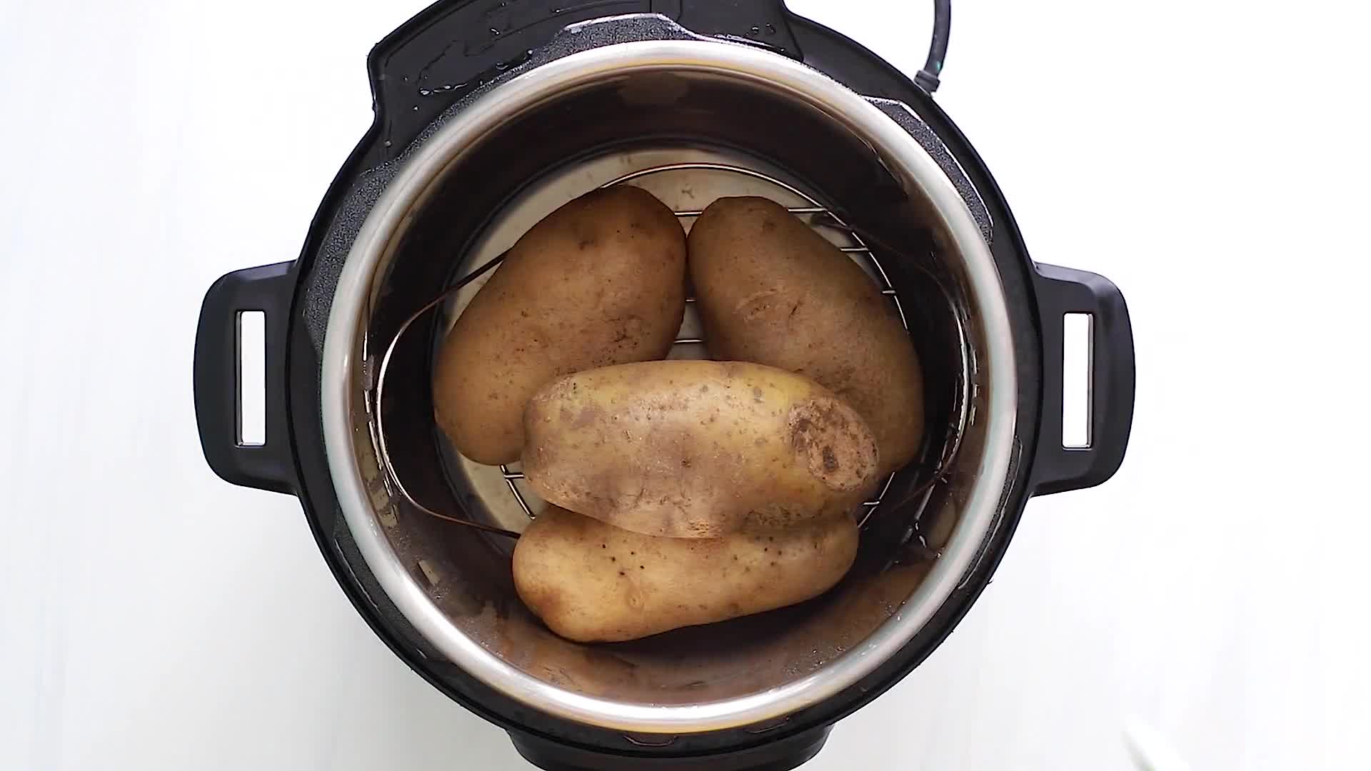 How To Make Pressure Cooker Baked Potatoes - The Schmidty Wife