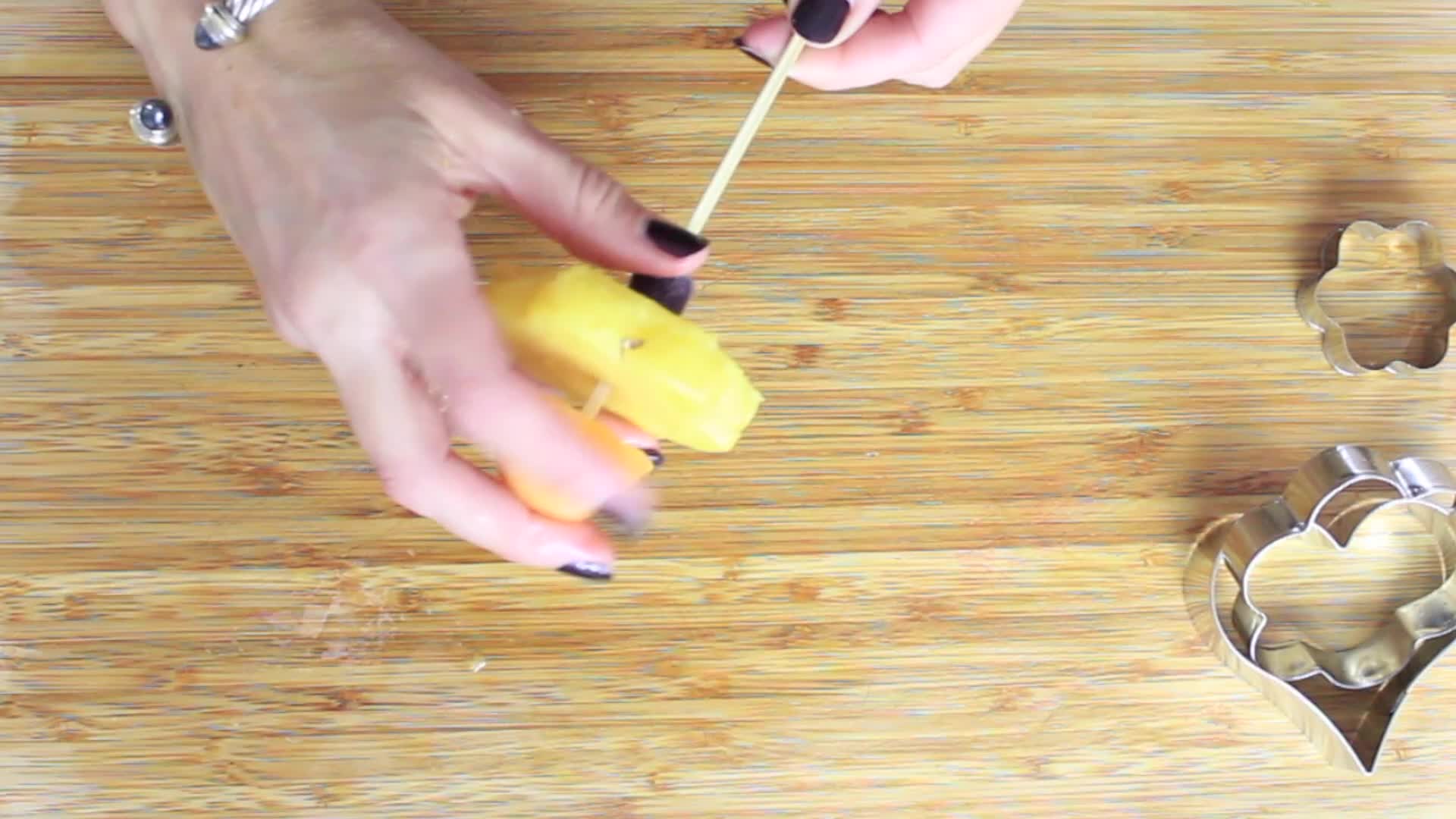 How to Make an Edible Fruit Bouquet // Video - The Suburban Soapbox