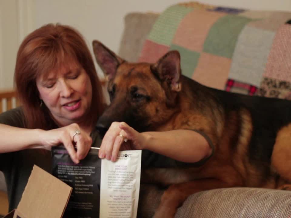 Gus the German Shepherd Unboxes His Second Box from TruDog