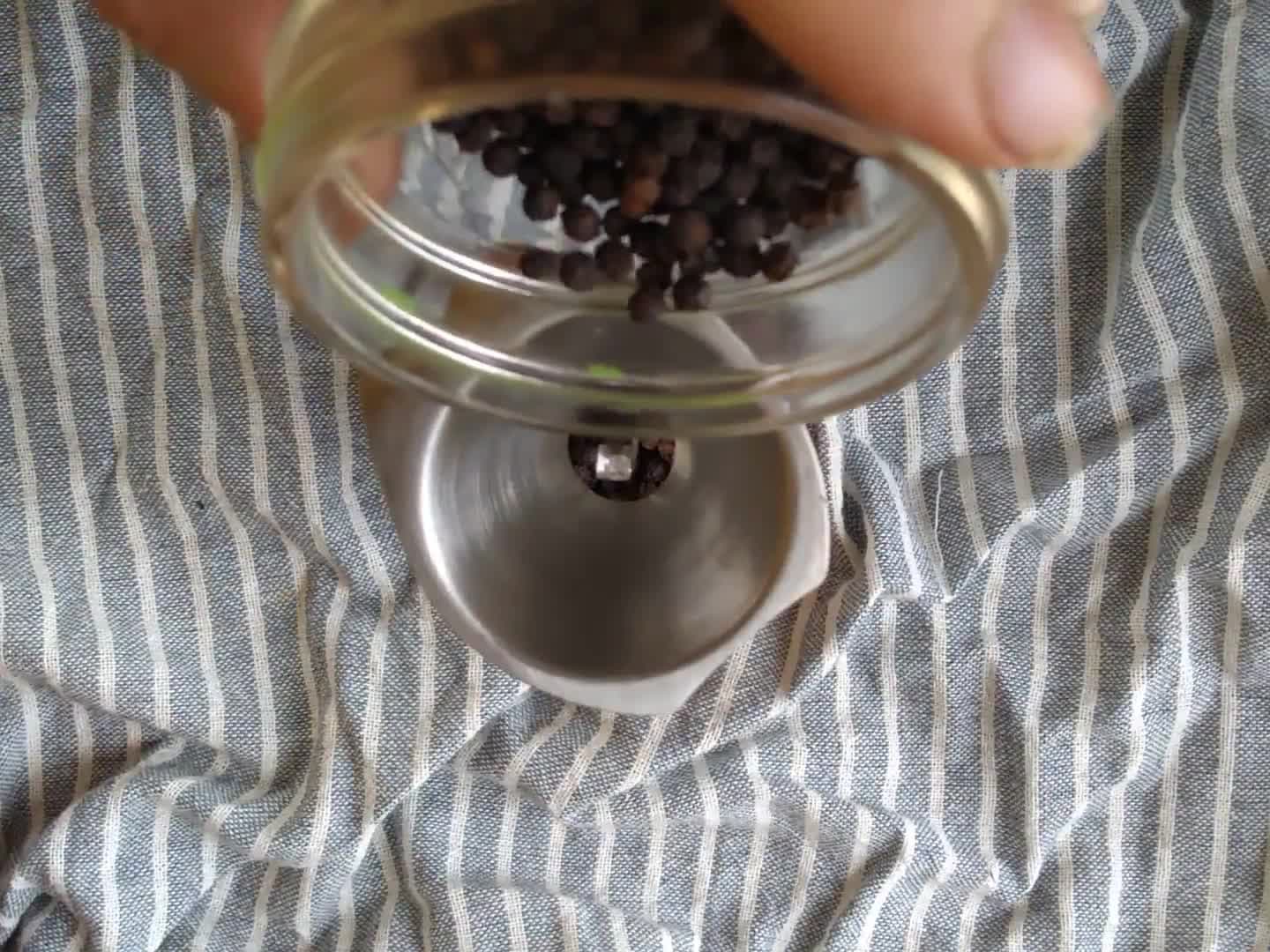 How to Open the McCormick Peppercorn Grinder in 1 Second
