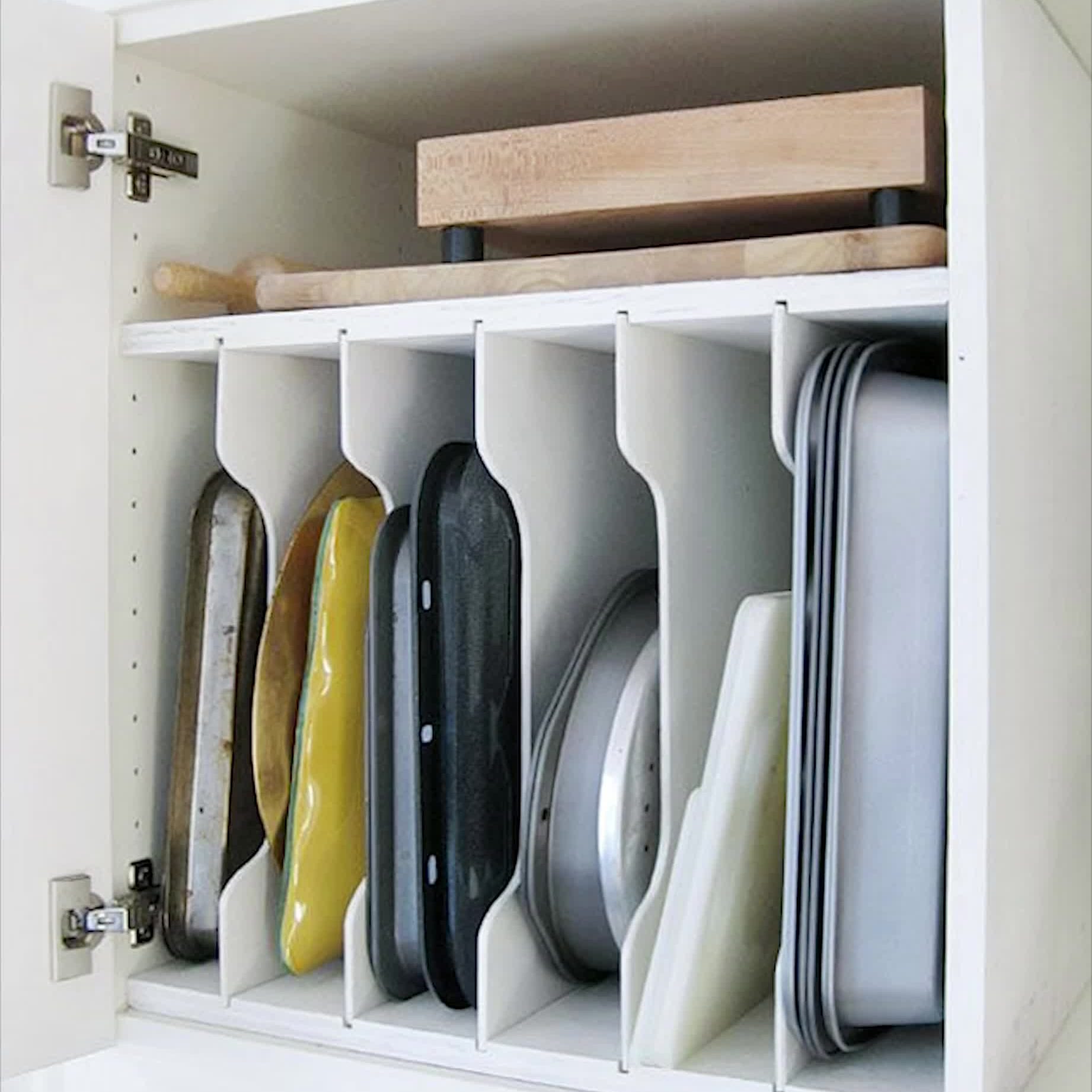 Kitchen Organization - Pull Out Shelves in Pantry - Remodelando la Casa