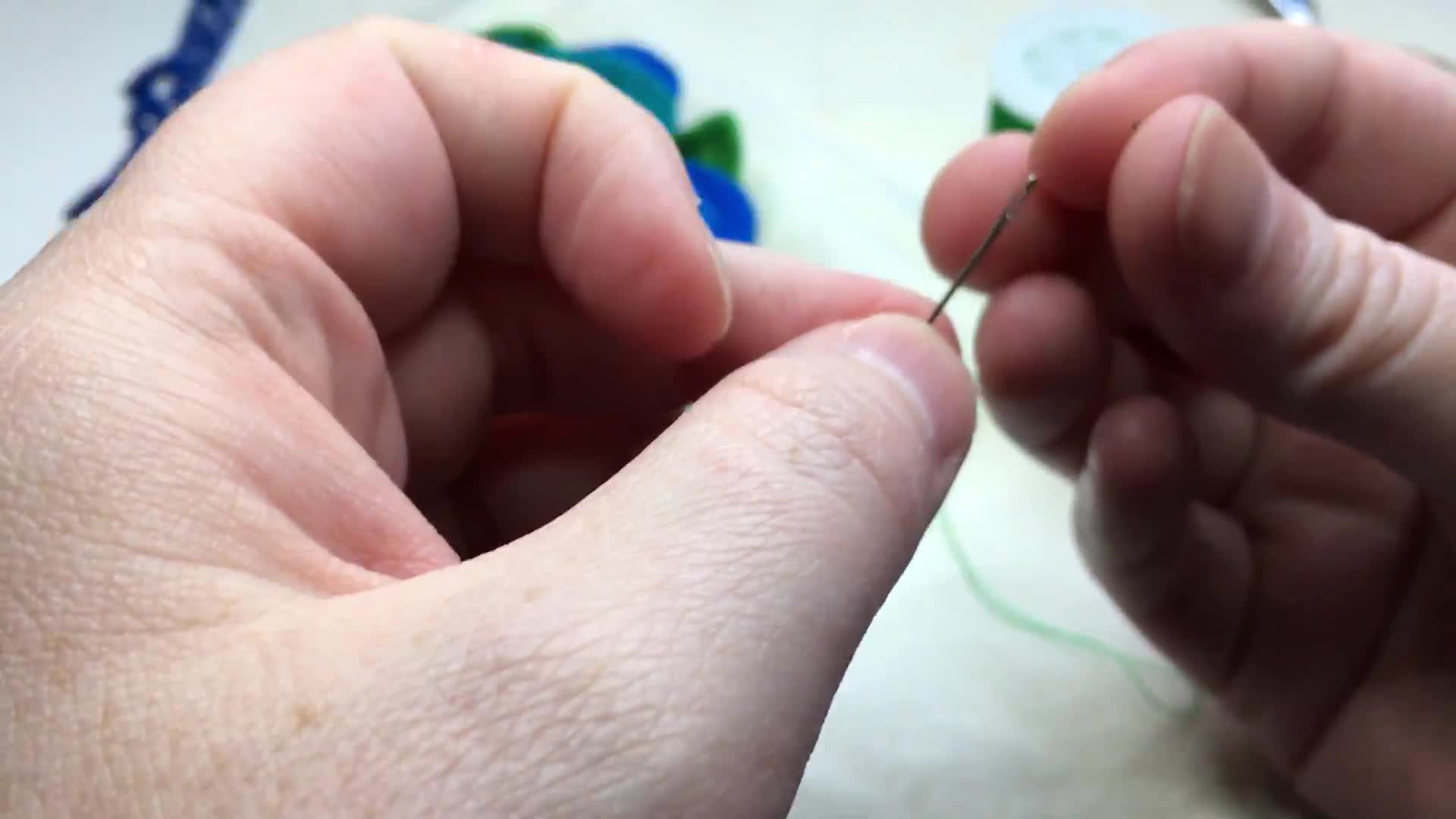 Easy way to shop thread a needle