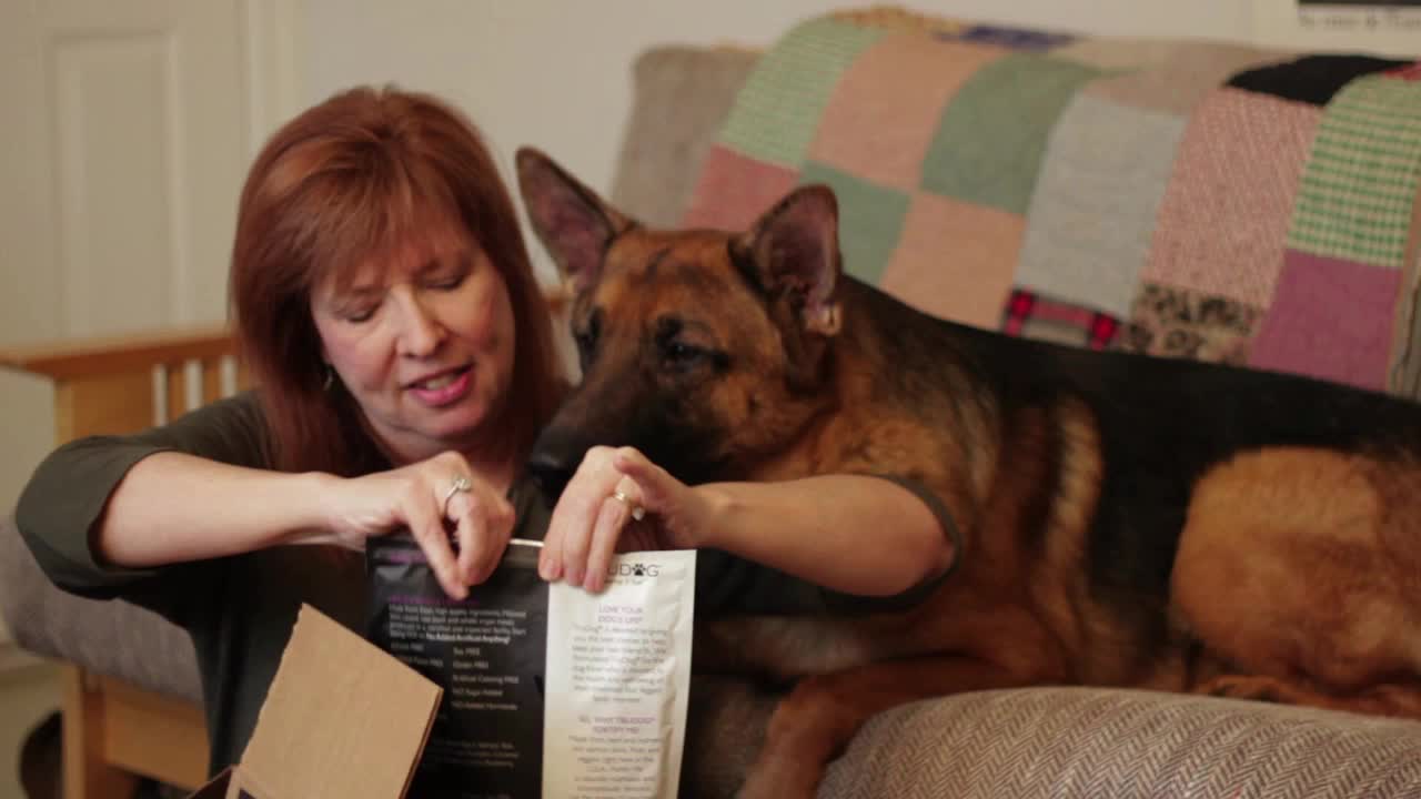 Gus the German Shepherd Unboxes His Second Box from TruDog