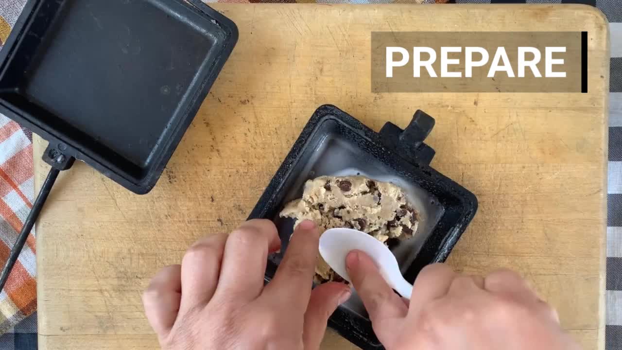 Pizza Mountain Pie - Cookie Dough and Oven Mitt